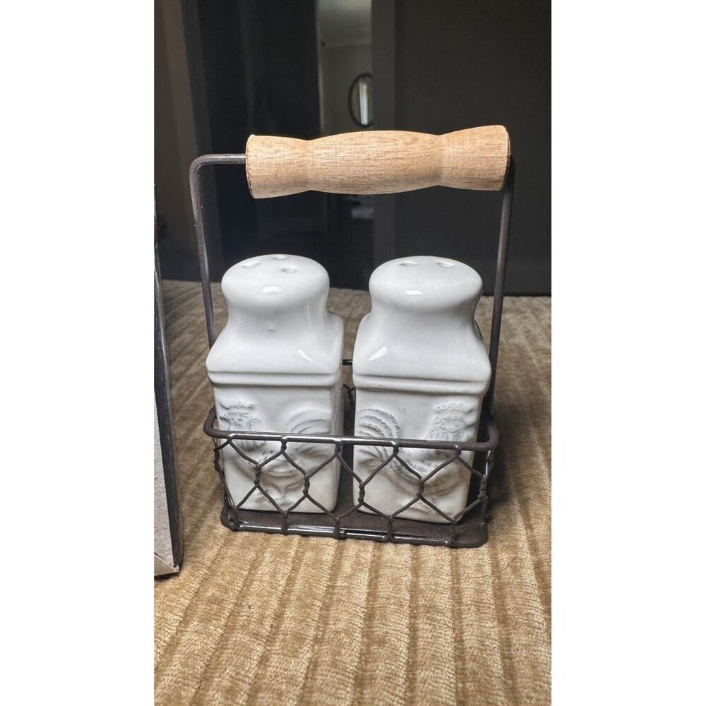 Cracker Barrel Rooster Salt & Pepper Set In Box - Picture 2 of 4